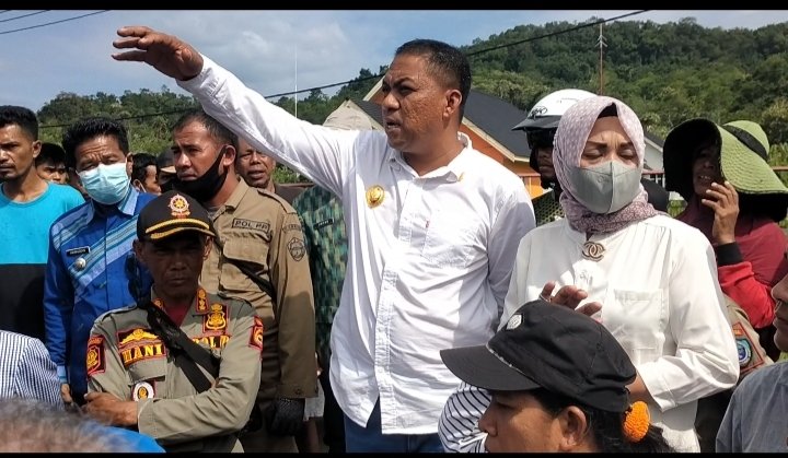 Busel, Bupati, Arusani, La Ode, Tinjau