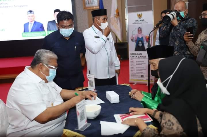 Gubernur Ali Mazi Ajak Umat Muslim Sultra Tunaikan Zakat Lewat Baznas