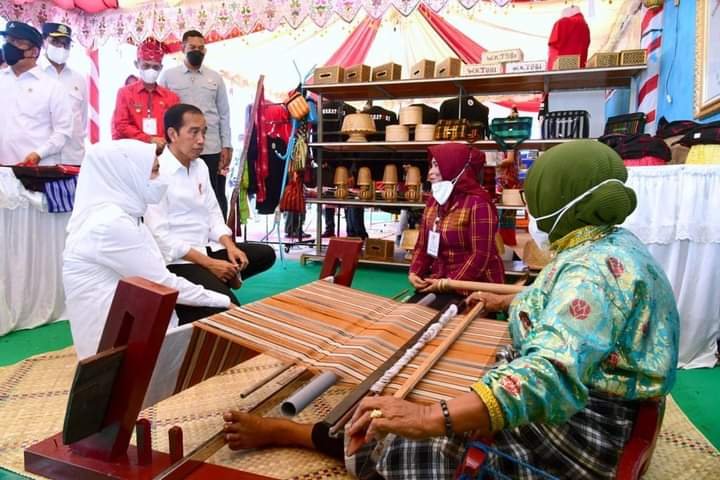Tenun, Kain Wakatobi, Jokowi, Iriana, Wakatobi