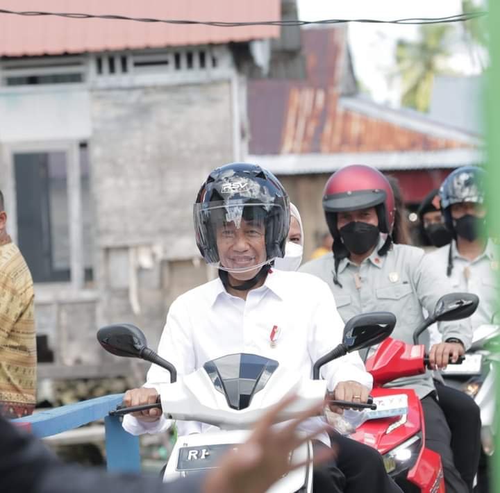 Jokowi, Wakatobi, Jokowi naik sepeda motor