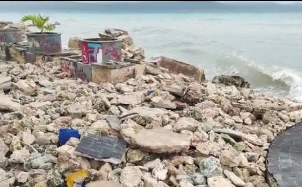 Talud Desa Kapoa Rusak Parah “Digulung” Ombak, Berikut Videonya