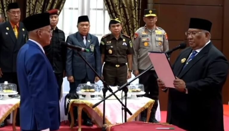 Ali Mazi Kukuhkan Asrun Lio Sebagai Sekda Sultra