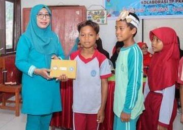 Sasar Pelajar SD di Pulau Tomia, Eliati Haliana Kampanyekan Gemarikan