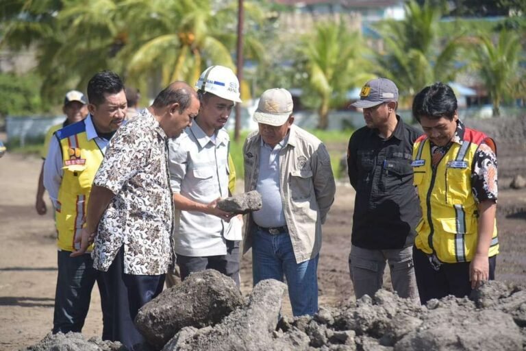 Kunjungan di Buton, Kementerian PUPR Pastikan Kesiapan Aspal Buton