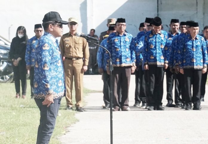 Apel Perdana Di Lapangan Lakarada, Pj Bupati Buton Selatan, Ridwan Badallah Serukan Netralitas Asn Jelang Pilkada Serentak 2024.
