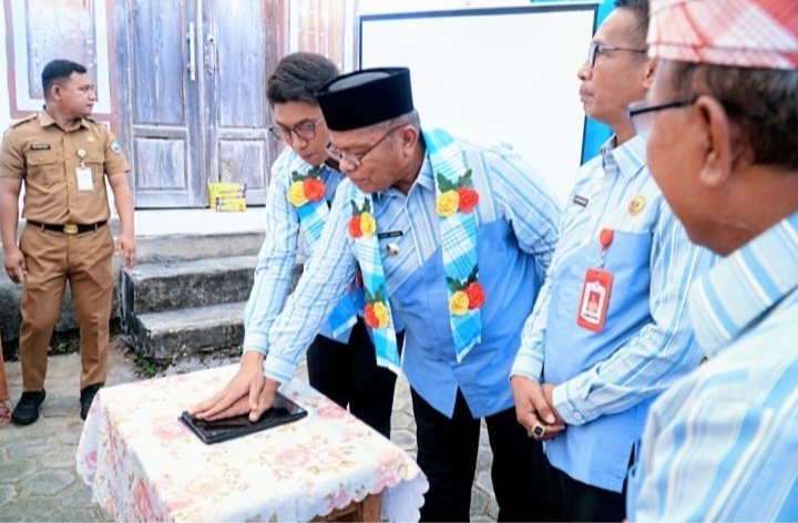 Bupati dan Wabup Buton Selatan Resmi Luncurkan KKB di Desa Bola