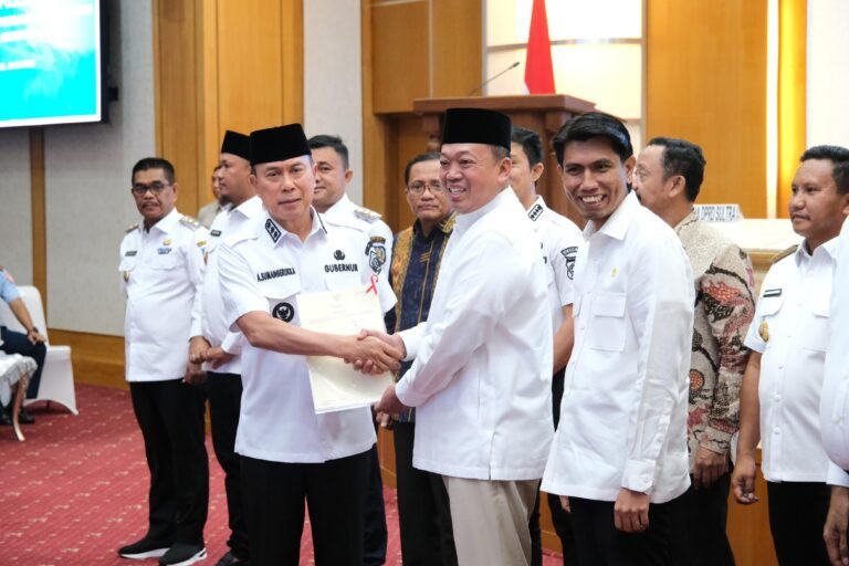 76 Sertipikat Diserahkan, Menteri ATR/BPN Bahas Isu Pertanahan di Sultra