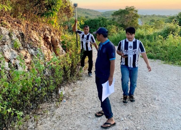 Kantah Buton Selatan Turun Lapangan Lakukan Pengukuran Lahan HGB di Desa Lawela