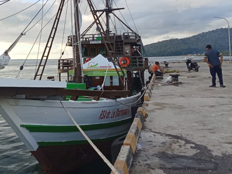Rumah Sakit Apung dr. Lie Dharmawan Hadir di Batauga, Layani Masyarakat Buton Selatan Secara Gratis