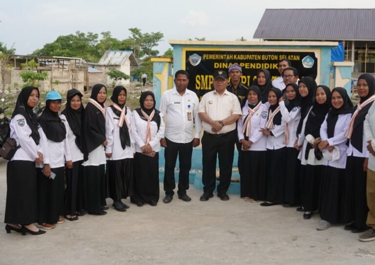 Apresiasi Tenaga Pendidik, Adios: Saya Jadi Bupati, Semua Berawal Dari Peranan Guru