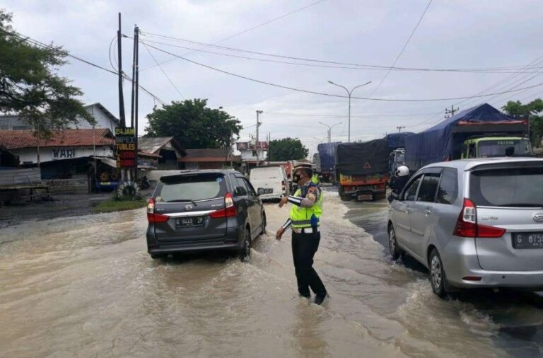 Banjir Landa Kota Makassar, Sejumlah Ruas Jalan Macet