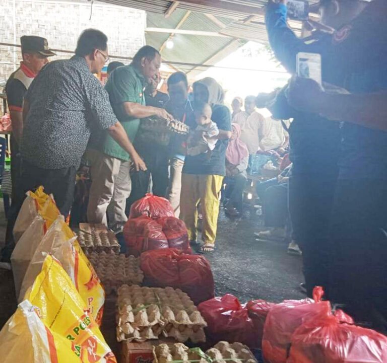 Walikota Baubau Salurkan Bantuan Korban Kebakaran