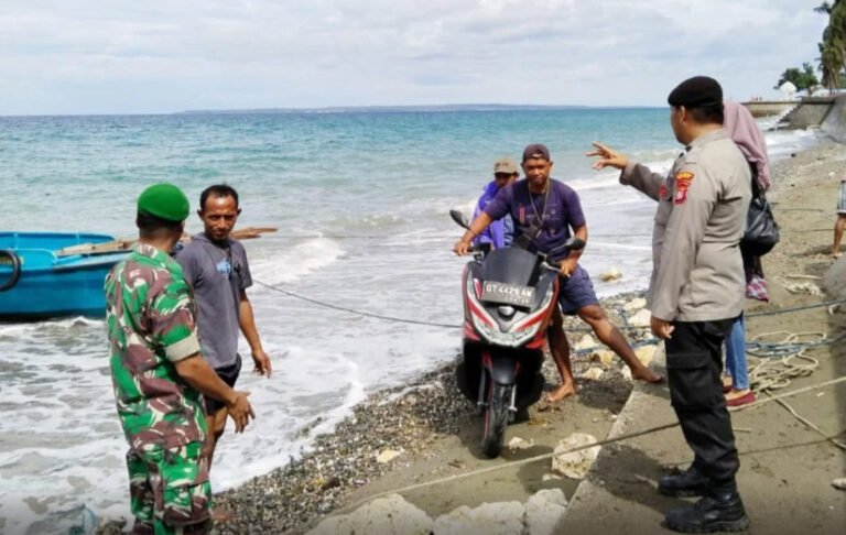 TNI-Polri di Busel Sambangi Warga Ingatkan Bahaya Bencana