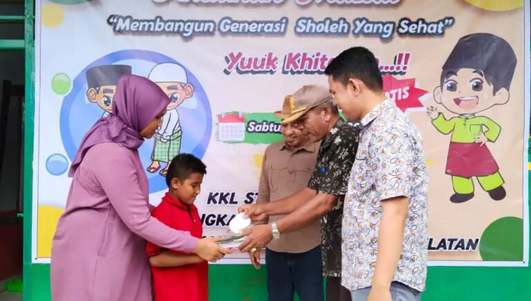 Anak-anak di Busel ‘Serbu’ Sunat Kontemporer KKL STAI Baubau