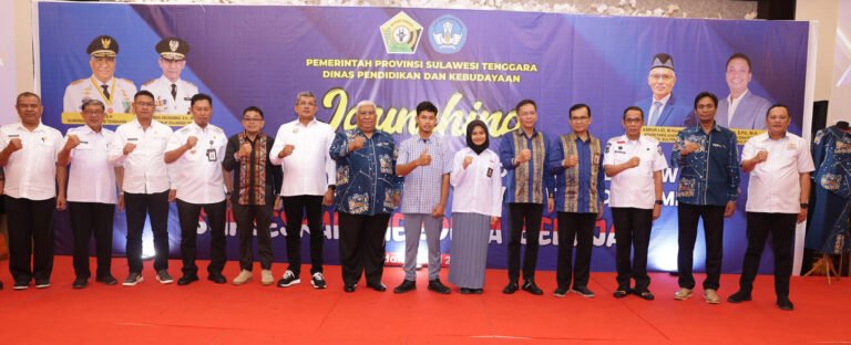 La Ode Budiman Hadir dalam Peluncuran Desain Pakaian SMK