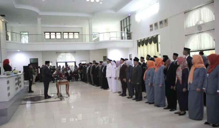 Wali Kota Baubau Lantik 85 Pejabat Administrator, Pengawas dan Fungsional