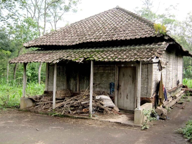 Wali Kota Baubau Minta Camat Lurah Reponsif Soal RTLH