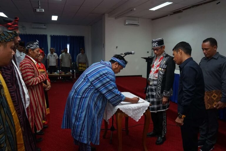 Pj. Bupati Buton Lantik Pejabat Administrator dan Pengawas