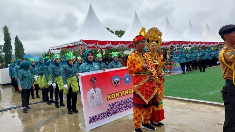 Defile Jambore PKK Tingkat Sultra, Kader PKK Busel Kampanye Pencegahan Stunting