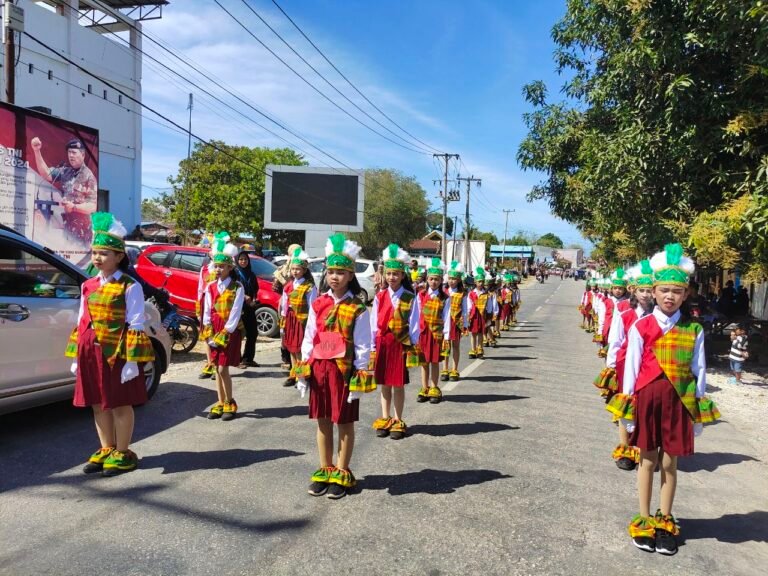 Peringati HUT RI ke-78, SDN 1 Laompo Semangat Ikut Lomba Gerak Jalan Indah