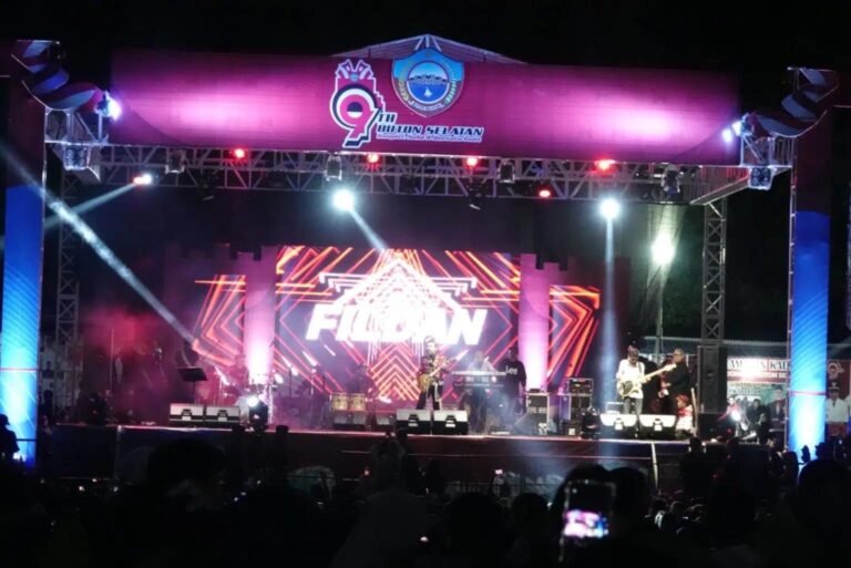 Penutupan HUT Busel ke-9, Fildan Guncang Lapangan Lakarada