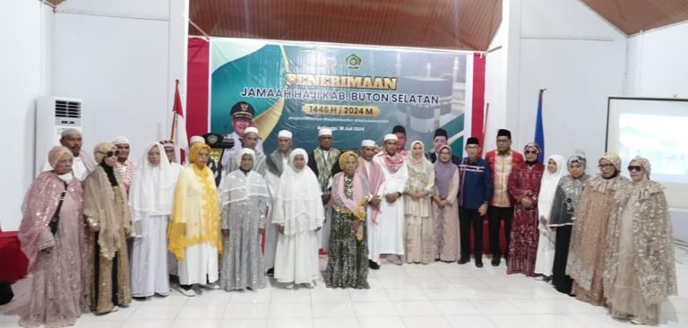 22 Jamaah Haji Buton Selatan Tiba Di Bumi Gajah Mada, Satu Meninggal Di Tanah Suci