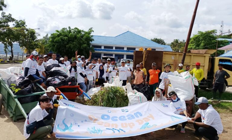 Peduli Lingkungan, ASDP Baubau Angkut Sampah 1,2 Ton dari Pelabuhan Batulo