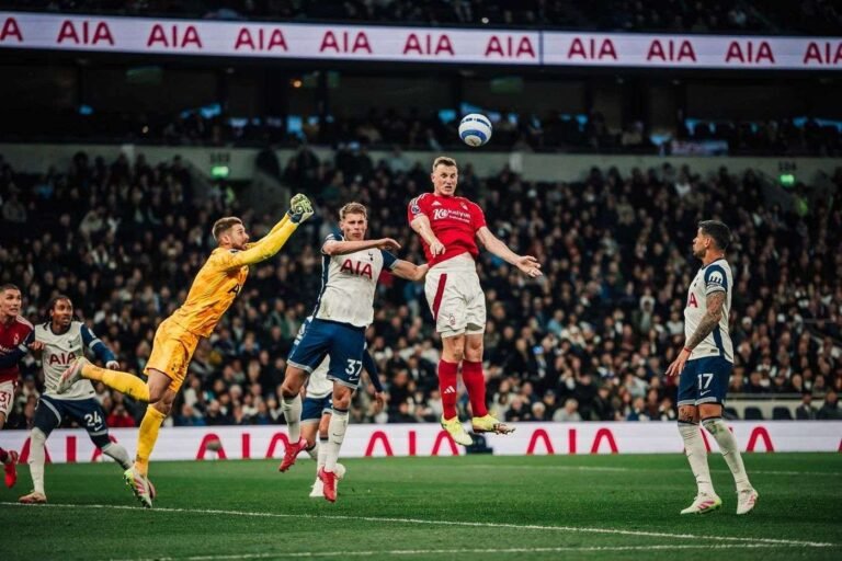 Nottingham Forest Tumbangkan Tottenham 2-1