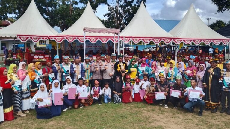 Pemkab Busel Peringati Hardiknas 2025, Serahkan Bantuan Pendidikan dan Luncurkan PKG