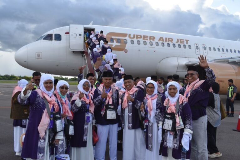 Tangis dan Doa Iringi Langkah Jemaah Haji Kepton Menuju Tanah Suci