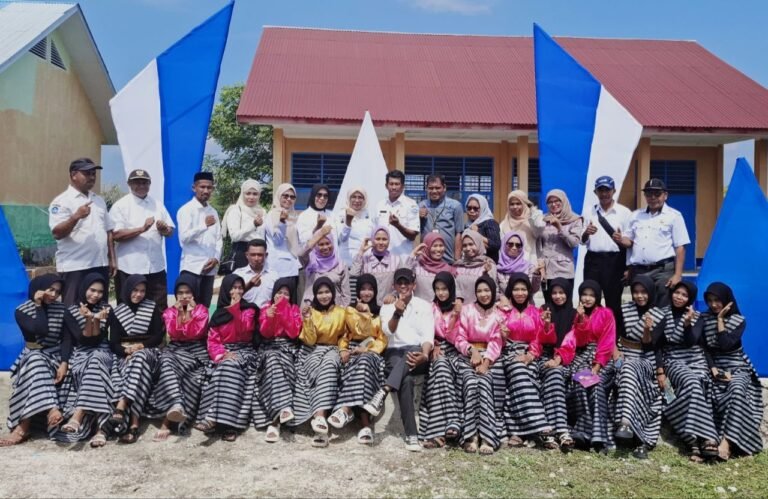 Meriah, Perpisahan Siswa SMPN 1 Kadatua Bernuansa Budaya