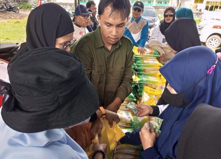 Pasar Murah HUT Buton Selatan: Beras, Gula, dan Minyak Goreng Dijual di Bawah Harga Pasar