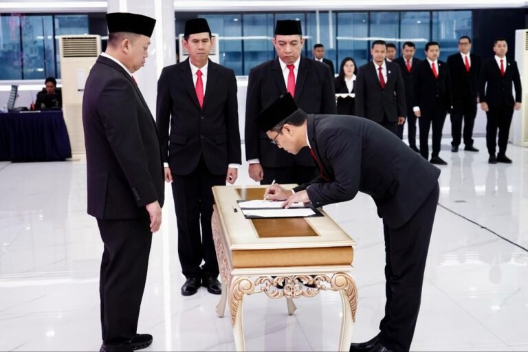 Lantik Sejumlah Pejabat Eselon II, Menteri Nusron Tegaskan Fokus Utama pada Pelayanan Publik