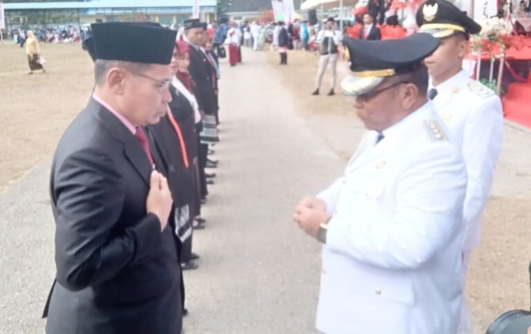 HUT ke-80 RI di Buton Selatan, Bupati Salurkan Bantuan Pendidikan dan Satyalancana Karya Satya