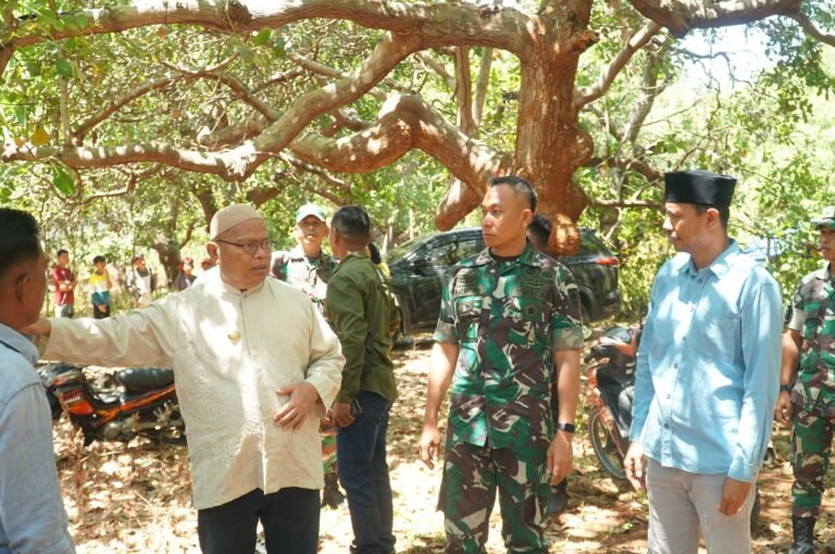 Bupati Adios Pastikan Kesiapan Lahan Pembangunan GOR di Desa Bola