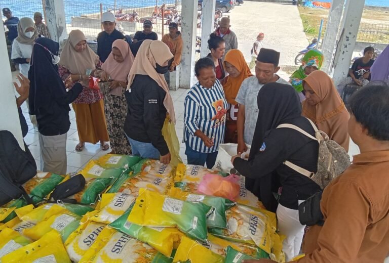 GPM Perdana di Kepulauan, 3 Ton Beras SPHP Didistribusikan ke Kadatua