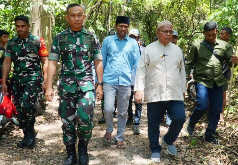 Kunjungi Desa Bola, Bupati Adios Tekankan Pentingnya Akses Air Bersih