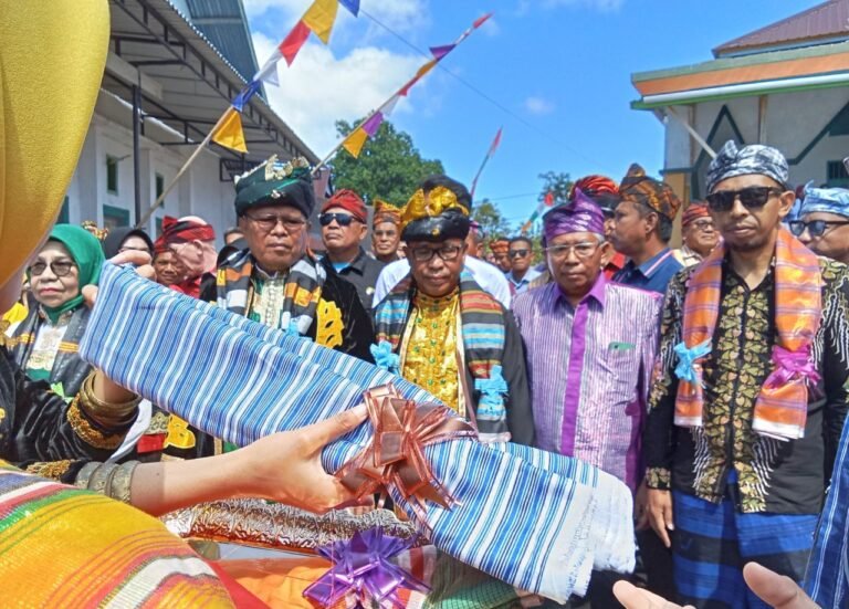 Meriah, Pesta Adat Meta’ua di Siompu Pererat Persaudaraan Masyarakat