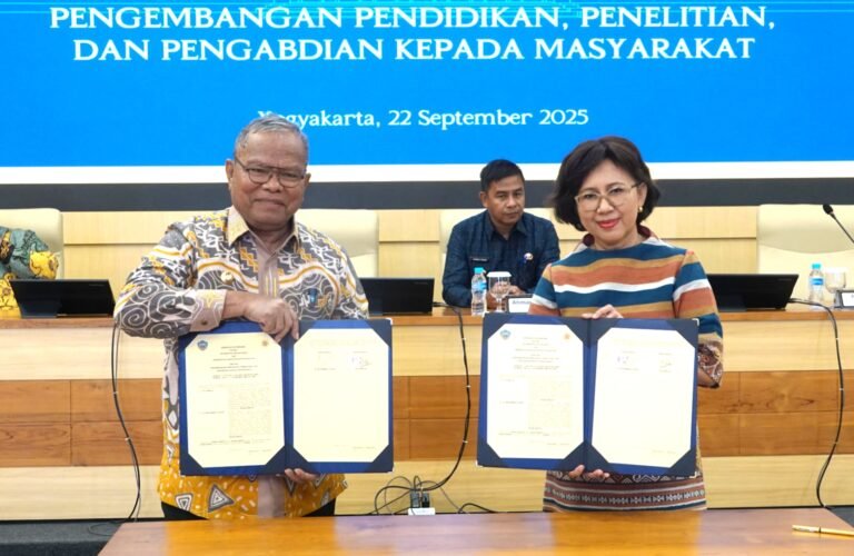 Bupati Adios Teken MoU dengan UGM, Dorong Peningkatan SDM dan Pembangunan Daerah