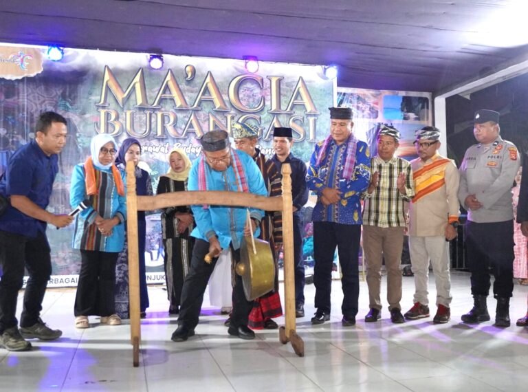 Pesta Adat Ma’acia Burangasi, Bupati Buton Selatan: Eksistensi Parabela Harus Kita Jaga