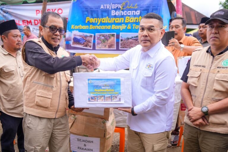 ATR/BPN Peduli Bencana: Wamen Ossy Turun Salurkan Bantuan ke Warga Terdampak