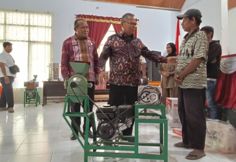 Hibah UKM Mengalir, Bupati Adios: UMKM Kunci Penggerak Ekonomi Buton Selatan