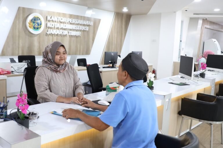 Libur Tahun Baru, Warga Antusias Urus Alih Media Sertipikat