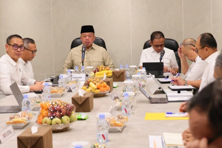 Menteri Nusron Instruksikan Percepatan Penyelesaian Berkas Pertanahan di Daerah