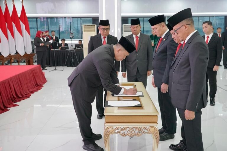 Menteri Nusron Lantik 31 Pejabat Struktural, Tekankan Pelayanan Publik yang Mudah dan Akuntabel