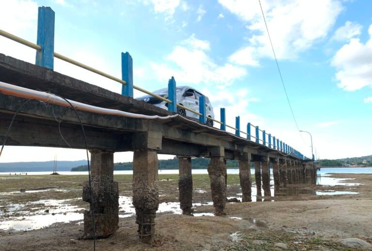 Jembatan Biru Puma-Baubau Makin Goyang dan Keropos, Warga Desak Pemkot Bertindak