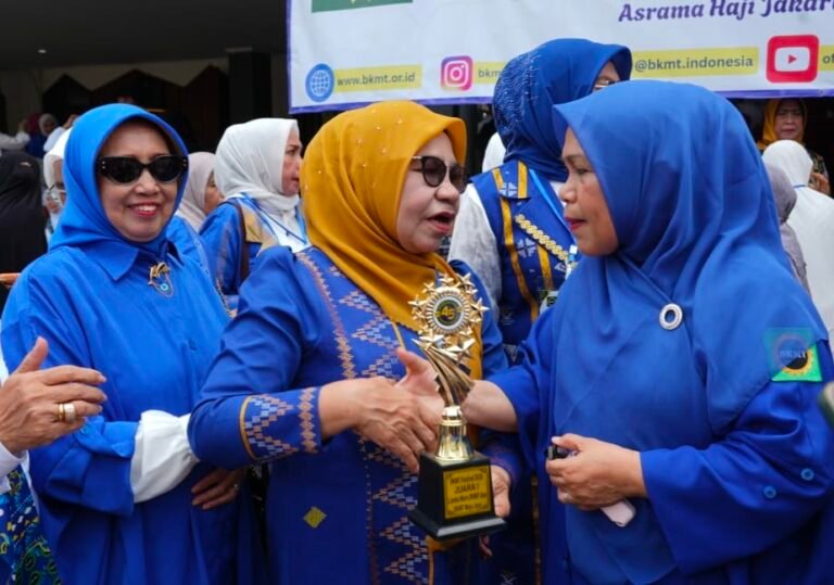 Sabet Juara Satu Paduan Suara, BKMT Buton Selatan Boyong Tropi Nasional