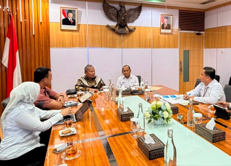 Untuk Listrik 24 Jam di Kepulauan, Pemkab Buton Selatan Koordinasi dengan PLN UID Sulselrabar