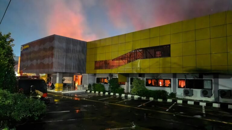 Gedung Kantah Karawang Terbakar, Wamen Ossy Prioritaskan Keselamatan dan Aset Dokumen